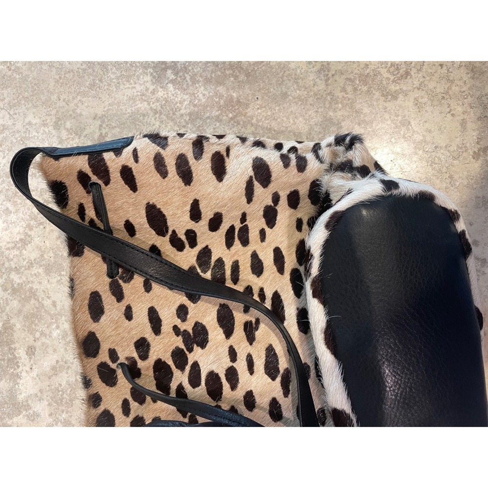 PRIME CUT Ana Leopard Bucket Drawstring Shoulder Bag - Picture 3 of 5